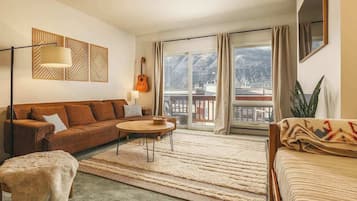 Fernseher, Kamin, Arbeitsbereiche