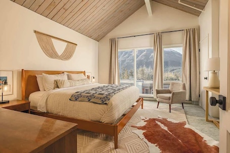 2 bedrooms, iron/ironing board, WiFi, bed sheets. Alpine Charm By Alyeska Sleeps 6