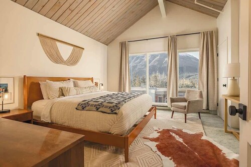 Alpine Charm By Alyeska Sleeps 6