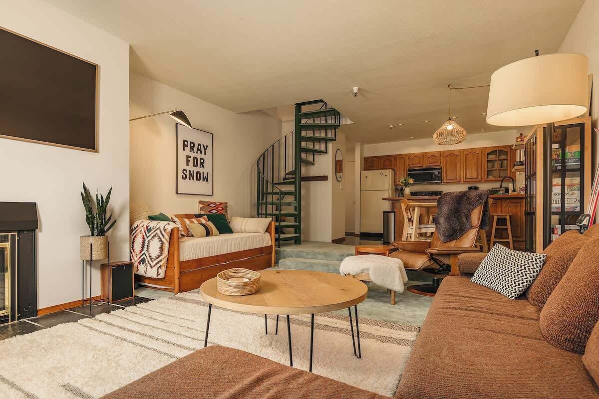 Fernseher, Kamin, Arbeitsbereiche