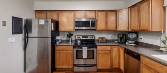 Artistic downtown 2br king bed