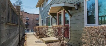 Artistic downtown 2br king bed