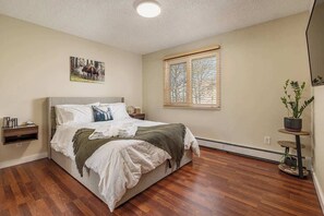 2 habitaciones, tabla de planchar con plancha, wifi y ropa de cama 