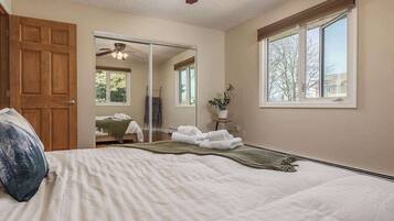 2 bedrooms, iron/ironing board, WiFi, bed sheets