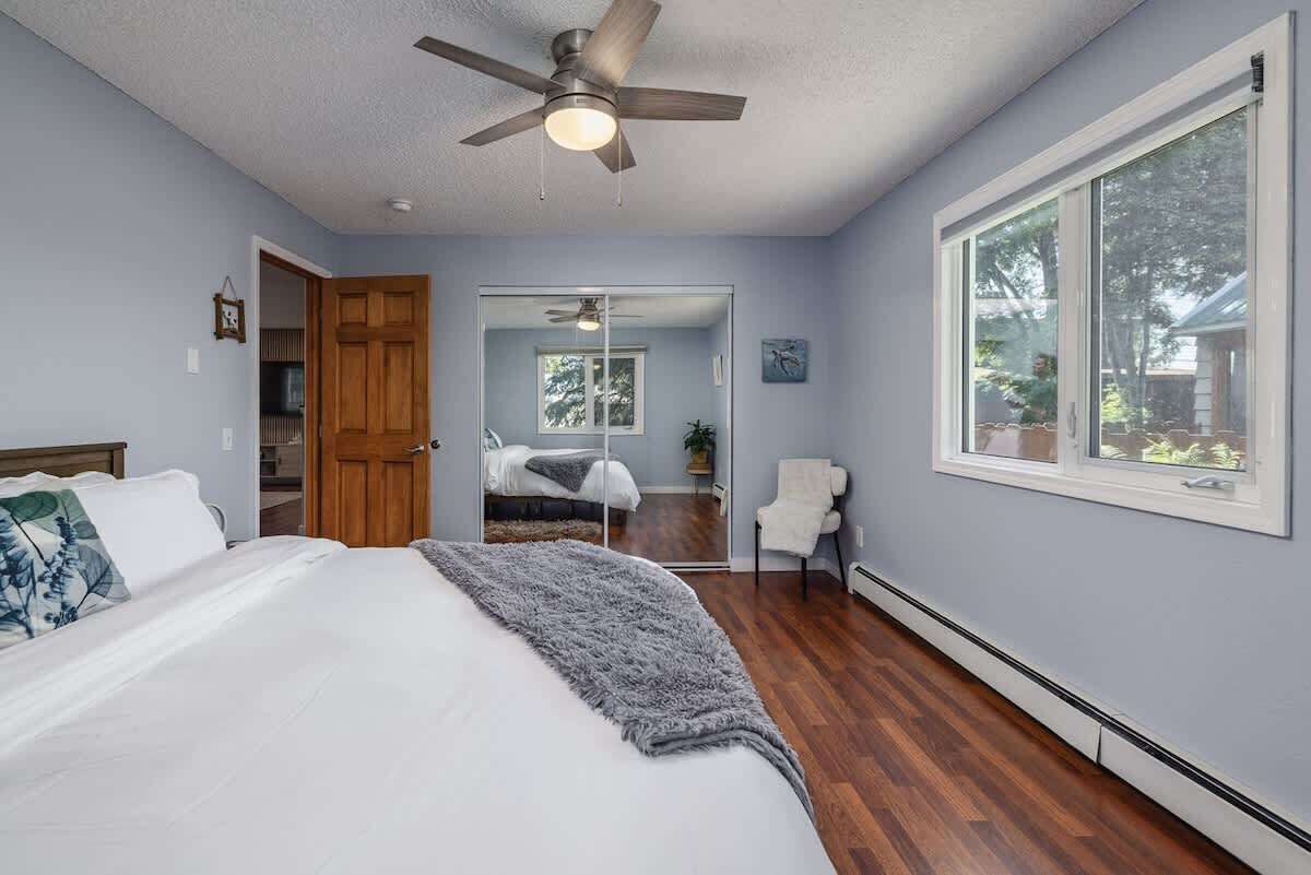 2 habitaciones, tabla de planchar con plancha, wifi y ropa de cama 