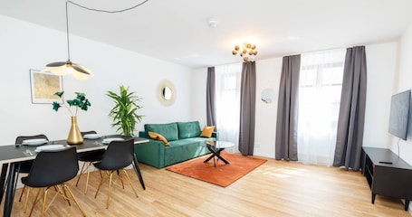 Interior. 247 Reside: Apartment SZ1 | Downtown | Netflix