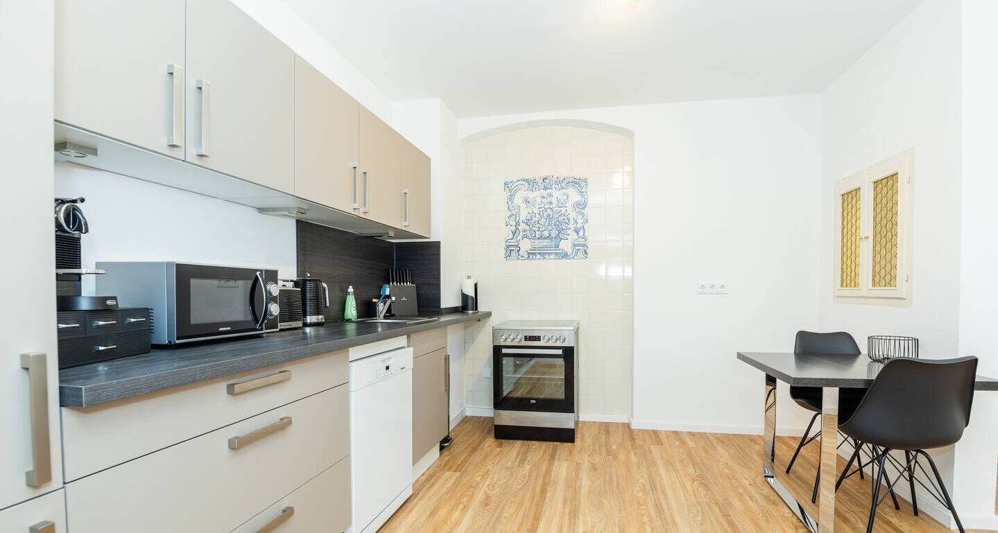 ثلاجة، ميكروويف، فرن، موقد ط هي مسطح