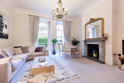 Beautiful Two Bedroom Regency Apartment
