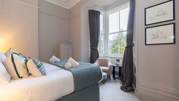 2 bedrooms, desk, iron/ironing board, travel crib