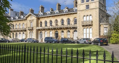 Beautiful Two Bedroom Regency Apartment