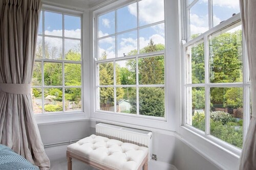 Beautiful Two Bedroom Regency Apartment