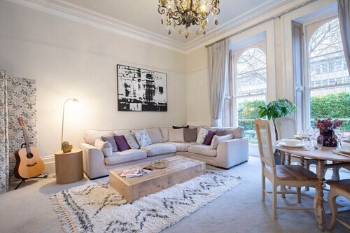 Beautiful Two Bedroom Regency Apartment