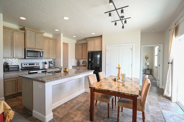 Microwave, oven, stovetop, dishwasher