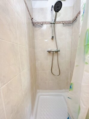 Hair dryer, towels - Charming Apartment in Cannes 10-min to beach (Cannes)