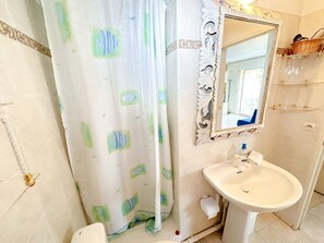 Hair dryer, towels