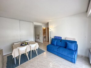 TV - Charming Apartment in Cannes 10-min to beach (Cannes)