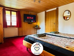 2 bedrooms, iron/ironing board, WiFi, bed sheets - Family M Apartments 15 - Center of Switzerland - Retro - Fire place (Kappel)
