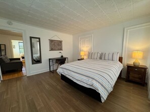 2 bedrooms, iron/ironing board, WiFi