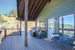 Outdoor dining - Bighorn Haven -Views- Hot Tub- Fire Pit (Cripple Creek)