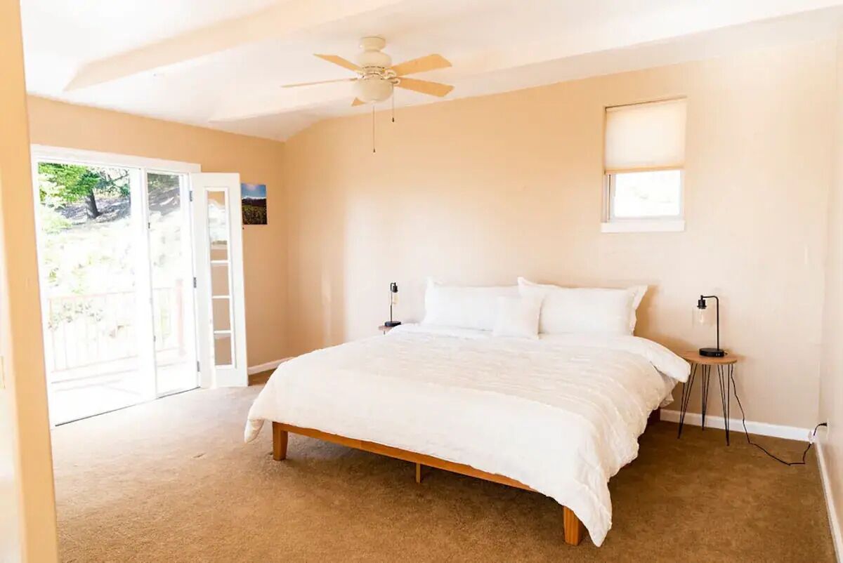 3 多间卧室、客房内保险箱、办公桌、免费 WiFi