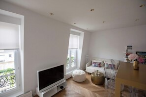 TV - Paris 8th, Parc Monceau hideway by Melvane (Paris)