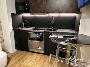 Fridge, microwave, oven, stovetop - Heart Marais, prime location modern 1BR AC (Paris)
