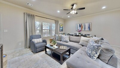 Uptown Aggie– 4BR Near Kyle Field