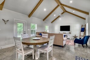 Interior - Country Gold ~ Aggieland Vacation Rentals (Washington)