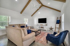 TV - Country Gold ~ Aggieland Vacation Rentals (Washington)