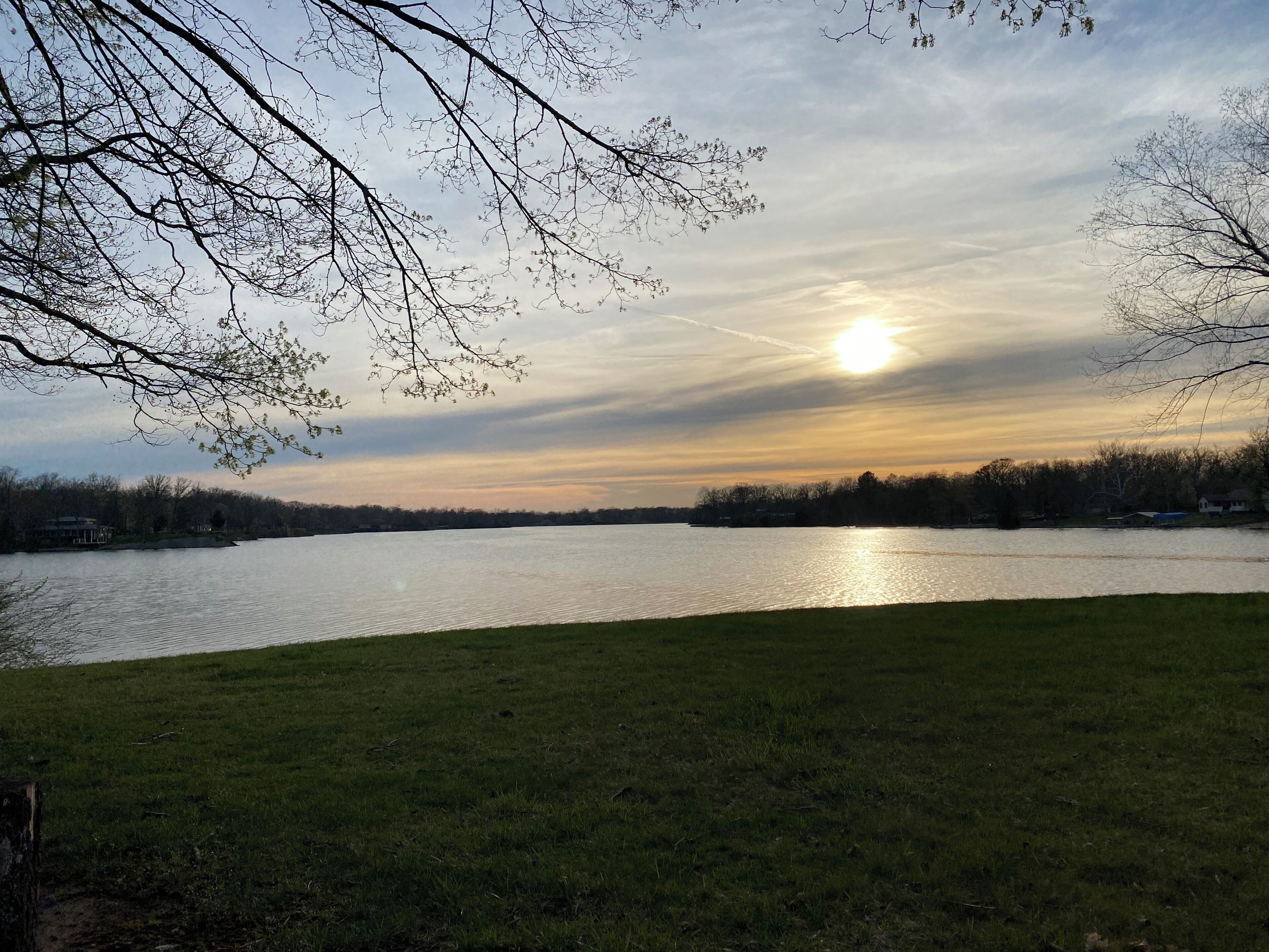 Lake Front Getaway w/ dock & firepit.  Beautiful views.