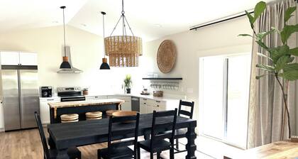 Luxurious New House Between Ark Encounter and Creation Museum-Sleeps 8