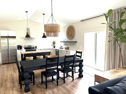 Luxurious New House Between Ark Encounter and Creation Museum-Sleeps 8