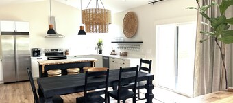 Luxurious New House Between Ark Encounter and Creation Museum-Sleeps 8