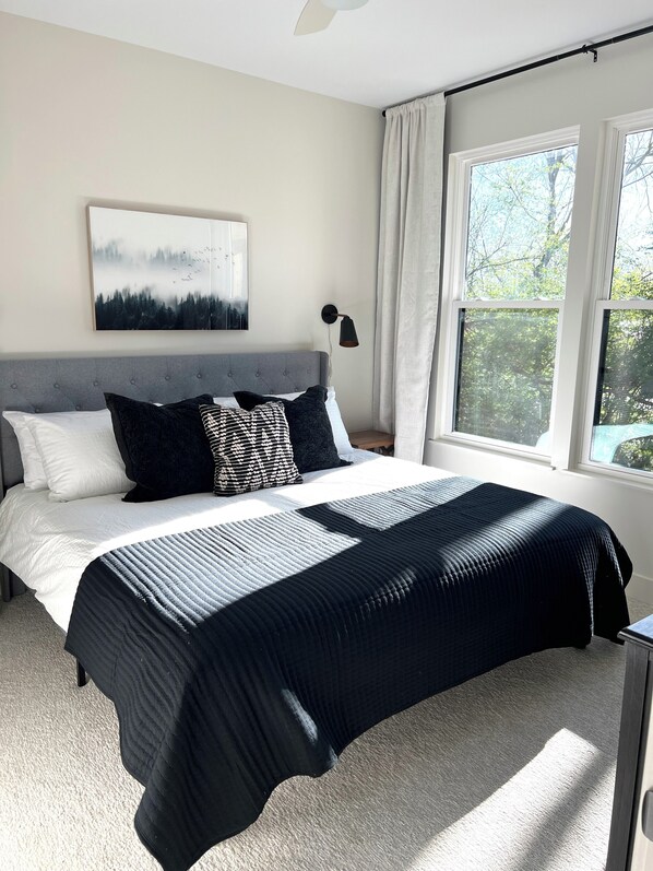 3 chambres, bureau, fer et planche à repasser, lit parapluie