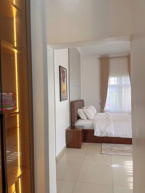 Apartamento luxo | Roupas de cama premium, edredons de pluma, individualmente decorados