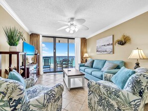 公寓客房, 多張床 (Summerhouse 1012C) | 起居區 | 電視