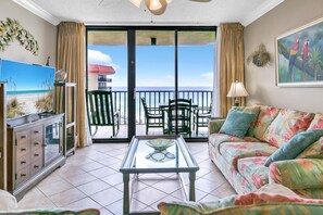 Appart'hôtel, plusieurs lits (Summerhouse 1012C) | Coin séjour | Télévision