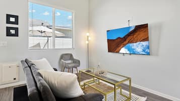 Comfort House | Living area | Flat-screen TV