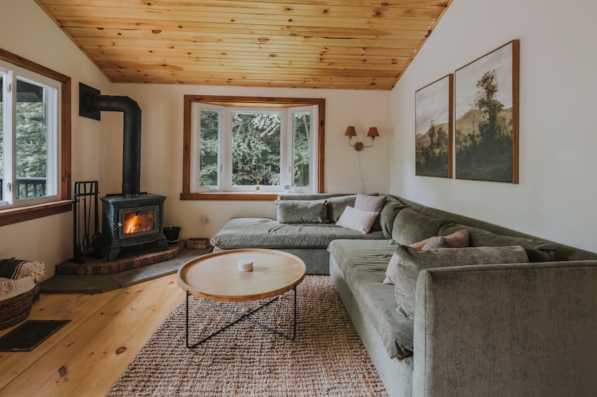 Cozy & Modern Catskills Cabin On 4 Acres With Wood Fired Hot Tub And Firepit - State of New York