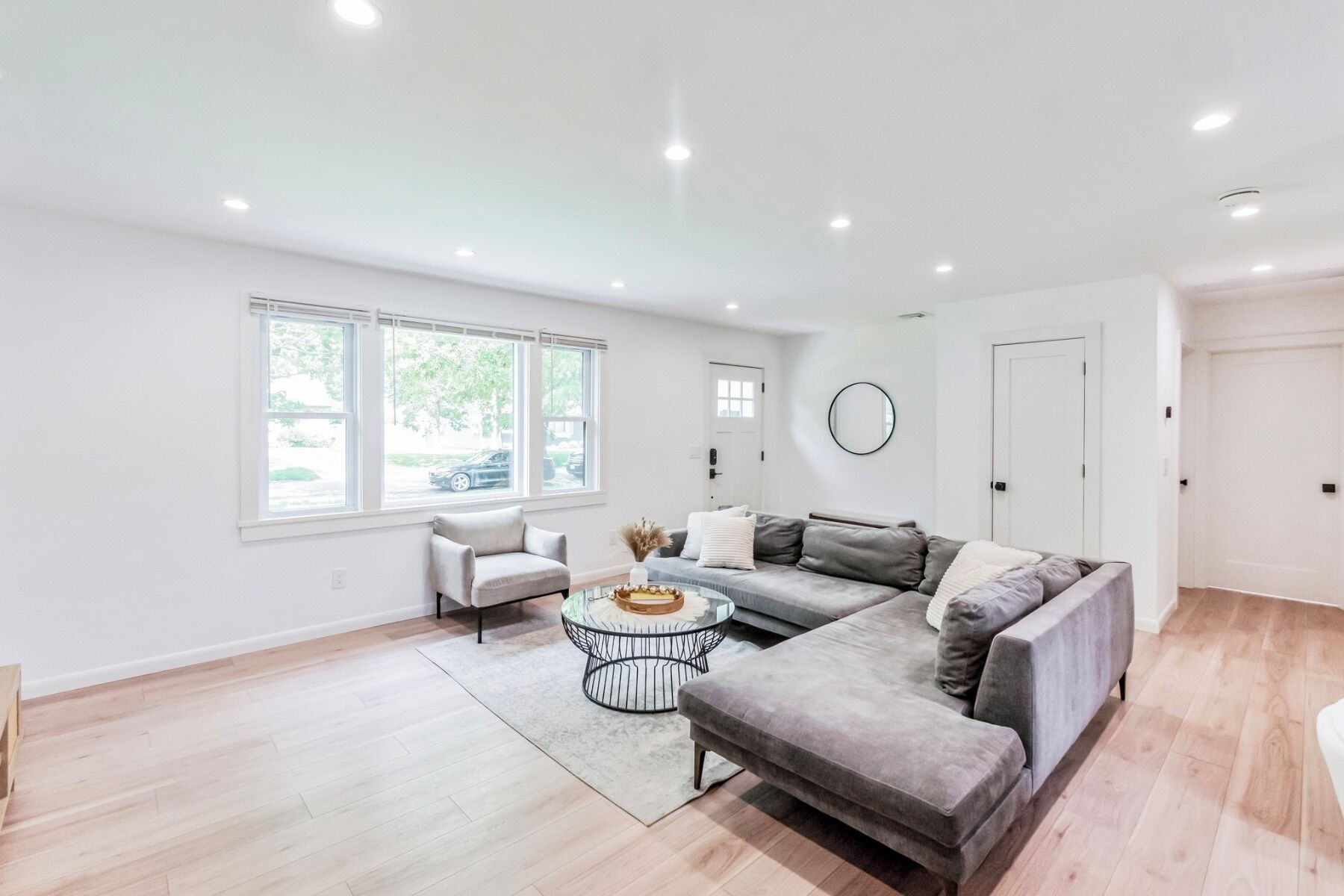 Smart TV, fireplace, stereo