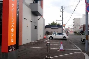 Free self-parking - Queens Hotel Chitose (Chitose)
