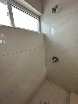 Shower, hair dryer, towels, soap - Comfortable, Bright Condo Steps Away From the Beach (Runaway Bay)