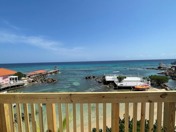 Property grounds - Comfortable, Bright Condo Steps Away From the Beach (Runaway Bay)