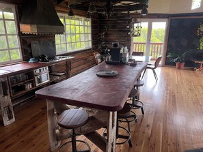 Fridge, stovetop, coffee/tea maker, electric kettle