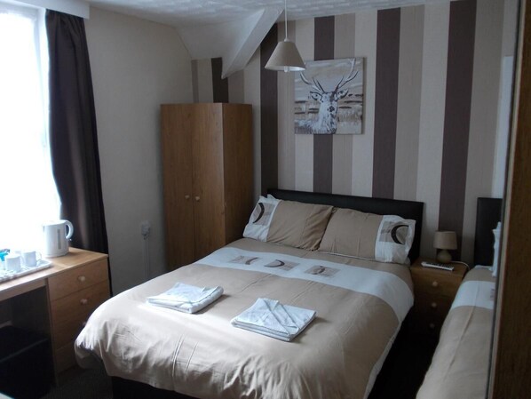 Quarto standard | Ferros/tábuas de passar roupa, Wi-Fi de cortesia