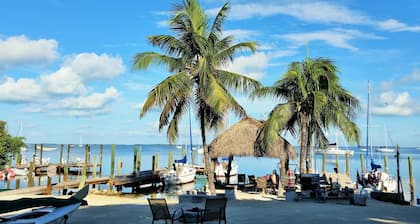 Cottage w/ Bay View FREE Kayaks, Snorkel`