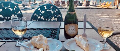 屋外ダイニングエリア