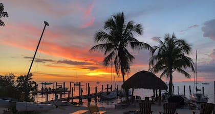 Bayside view Cottage , Free kayaks and sailboat