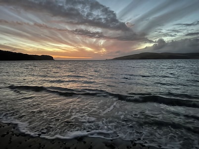 Family Friendly Bach
5 minutes walk to beach
Pet friendly
Kids rumpus room!