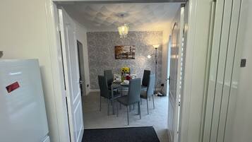 تناول الطعام